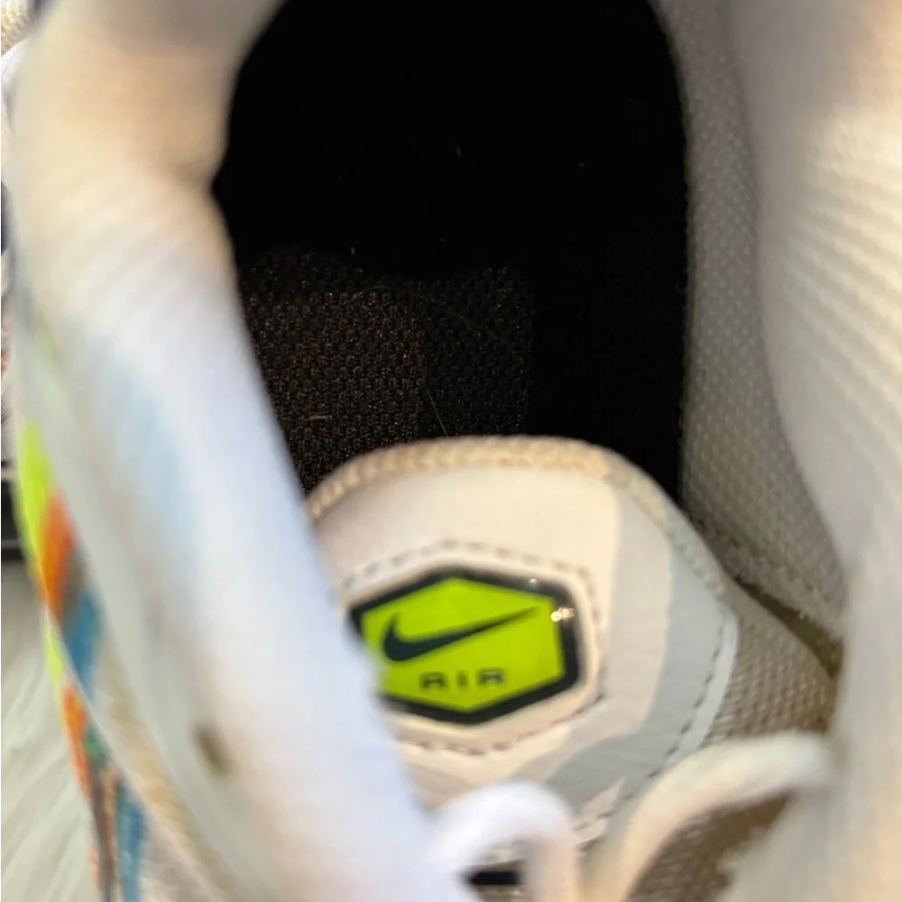 Nike Air Max Plus Anaglyph White White & Black Sneakers Rainbow accent